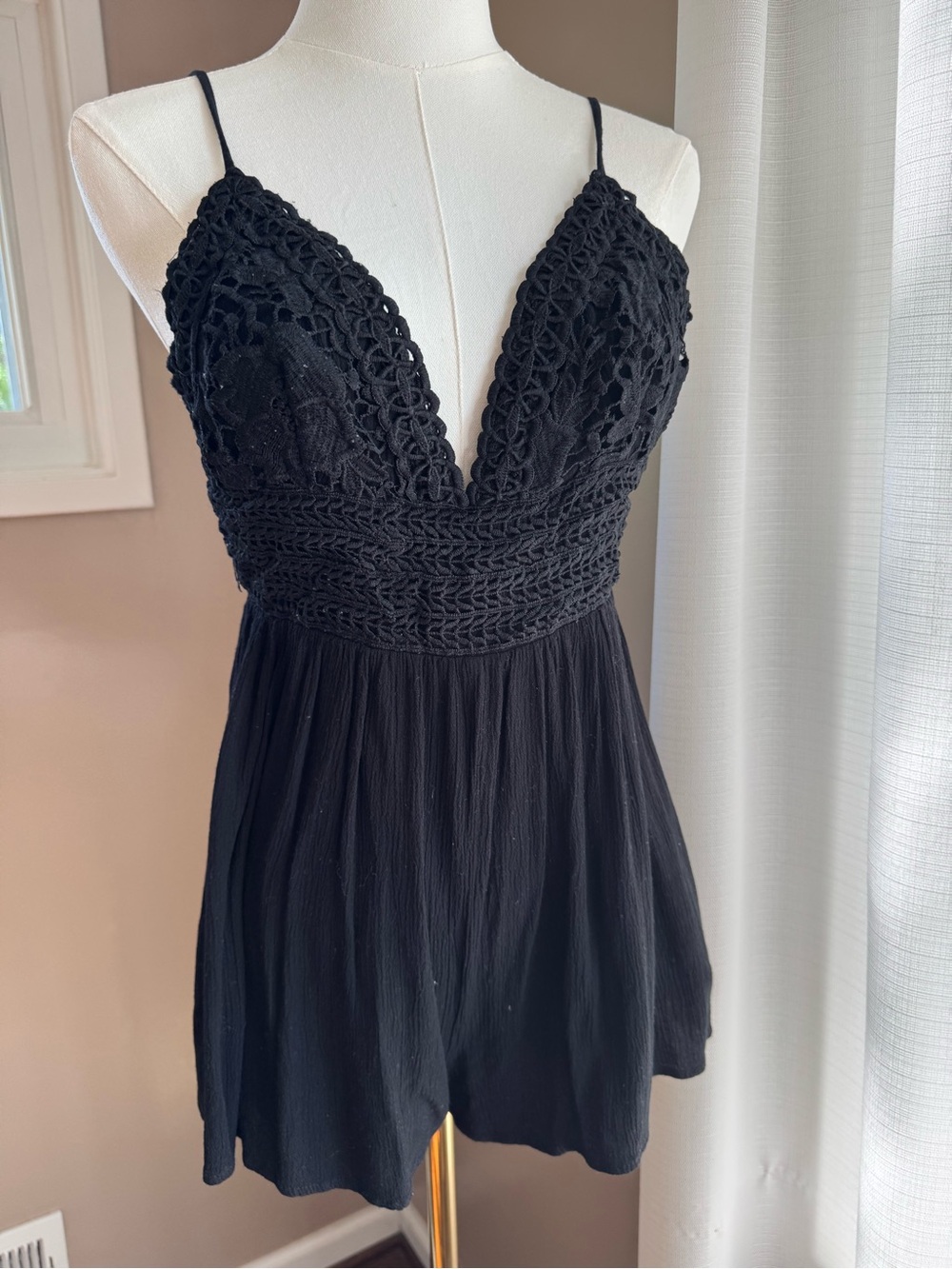 Illa Illa Crochet Black Flowy Romper Tie up Back XS